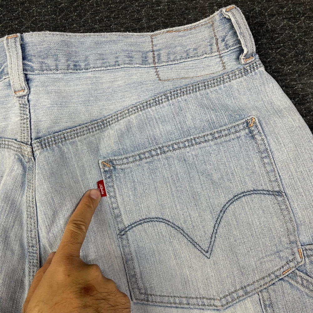 Vintage Levi's Carpenter Denim Shorts Men's Light Wash Pockets Workwear - W36 - Picture 9 of 16